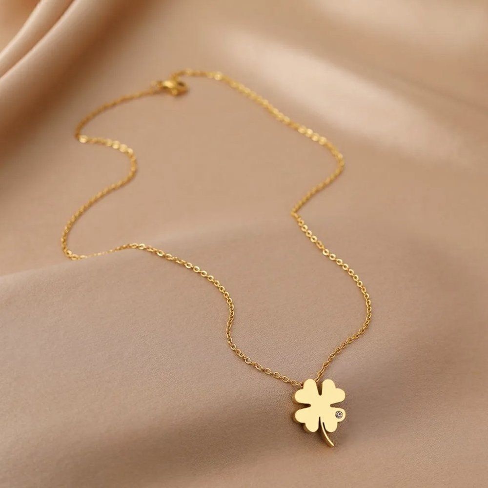 Lucky Four-Leaf Clover Gem Pendant Necklace in Gold